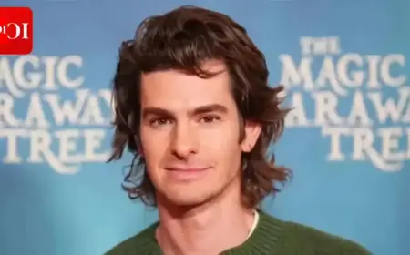 Andrew Garfield Confesses He’s Not Immune to Doom Scrolling Distractions