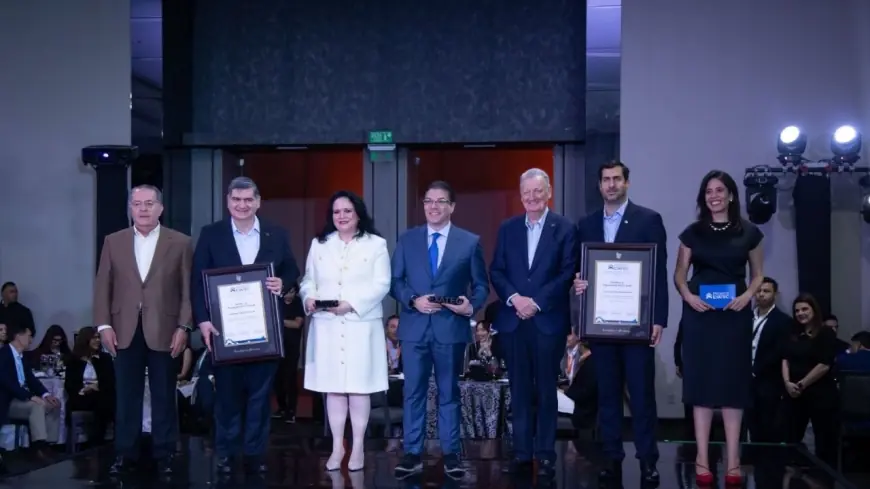 Javier Reyes: liderazgo latino que impacta a la educación superior y recibe el Premio Trayectoria EXATEC 2026