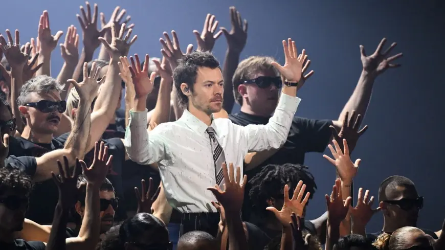 Rosalia Shows Opera Range and a Feathery Red‑Carpet Look at the BRIT Awards