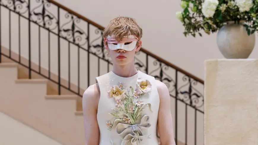 Reuters: Thevxlley Fall 2026 Ready-to-Wear — Daniel del Valle’s 'The Narcissist' Turns Clothes into Sculpture at Ladbroke Hall