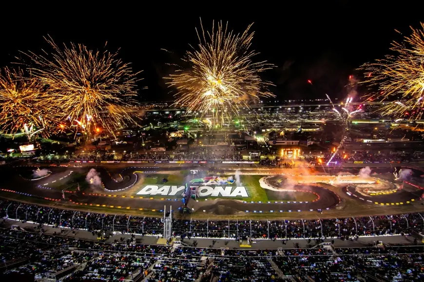 Eli Tomac, Hunter Lawrence Win 450 Heats at 2026 Daytona Supercross
