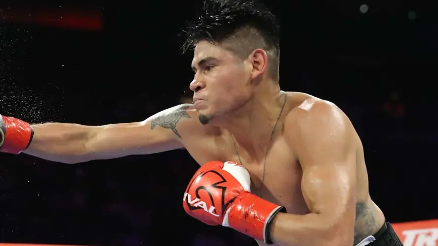 Vaquero Navarrete Faces Eduardo Nunez in Super Featherweight Unification Showdown in Glendale