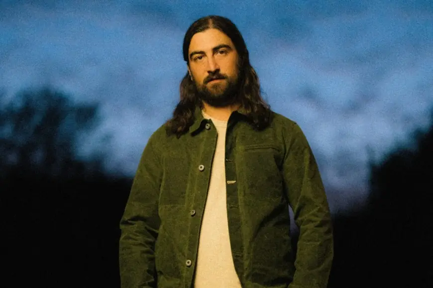 Noah Kahan Tops Alternative Chart as 'The Great Divide' Sparks New Era