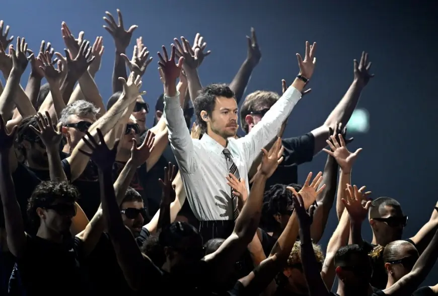 Harry Styles Brings Disco to the BRITs With First Live Performance of ‘Aperture’