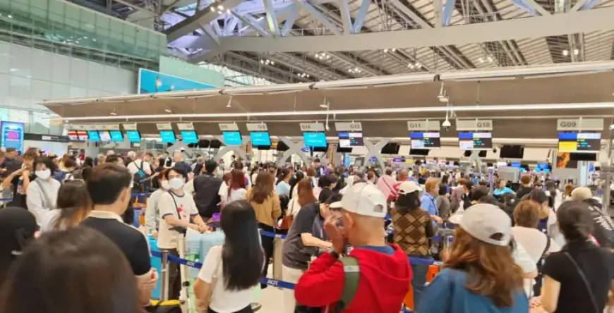 Photos Reveal Poles’ Struggle to Return Home