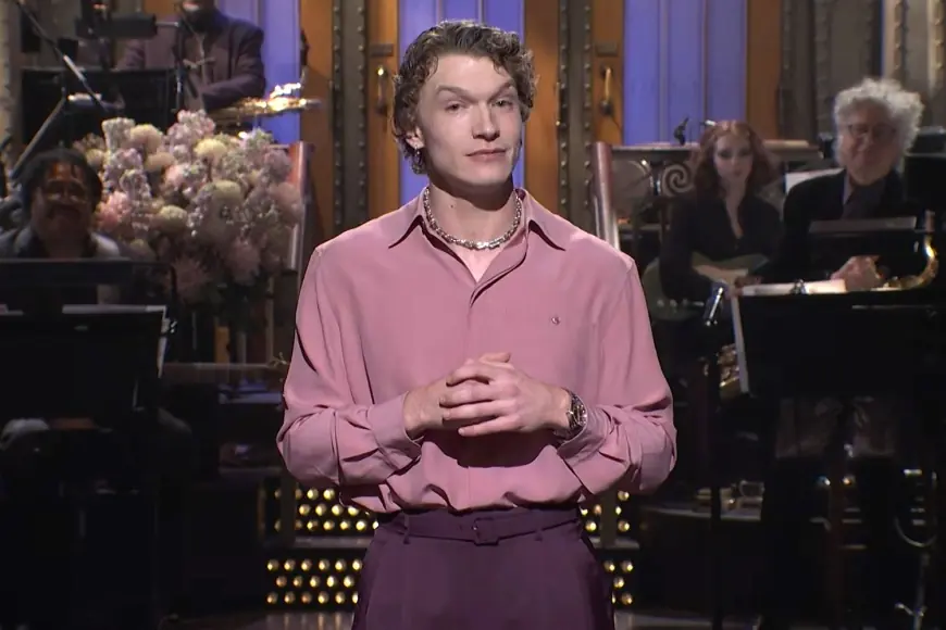 Connor Storrie’s “Saturday Night Live” debut turns into a hockey-fueled breakout moment