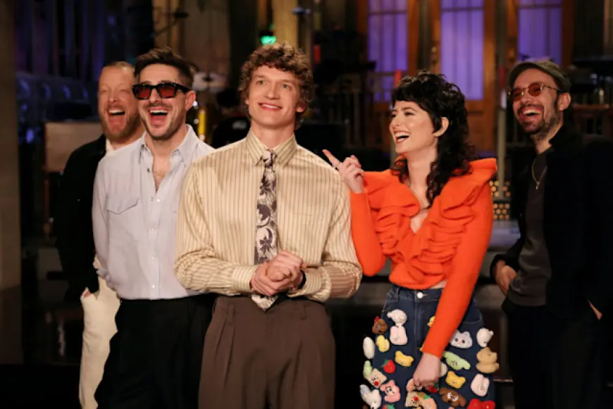 Mumford and Sons Return to SNL With Hozier, Sierra Ferrell, and Aaron Dessner in a Guest-Heavy Set That Reframed Their New Era