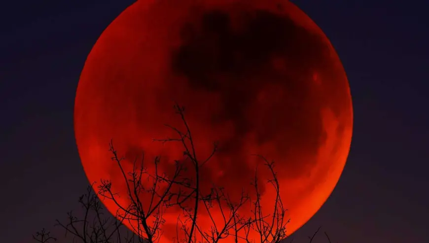 Total Lunar Eclipse Blood Moon Rises Today Over North America in Last Showing Until 2028