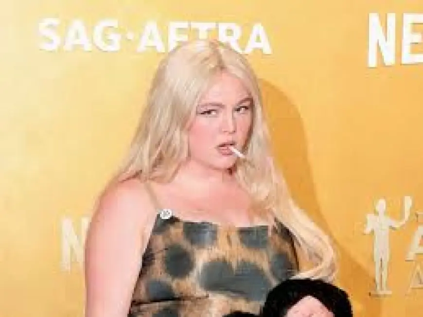 Meg Stalter Debuts Dramatic Platinum Blonde Hair at the Actor Awards 2026