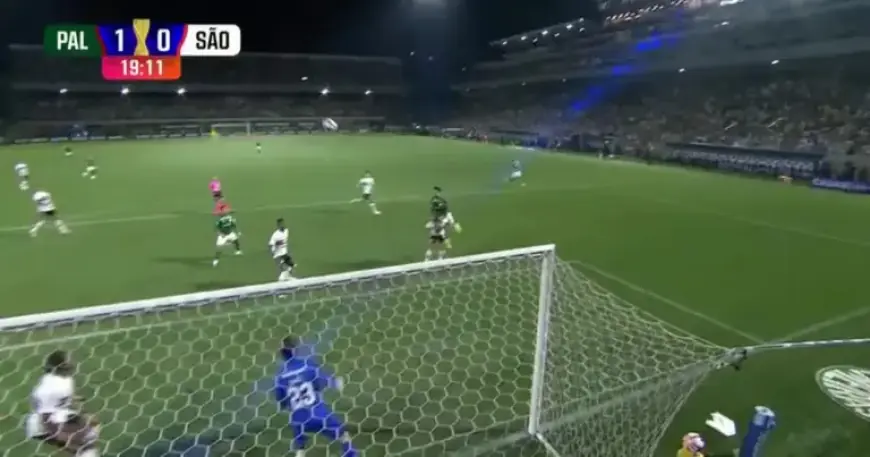 Flaco López’s Potent Header Threatens São Paulo’s Goal