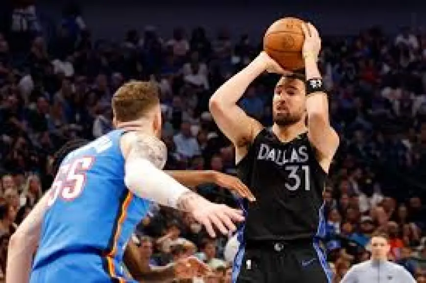 Klay Thompson exits with right adductor contusion, listed doubtful for Friday