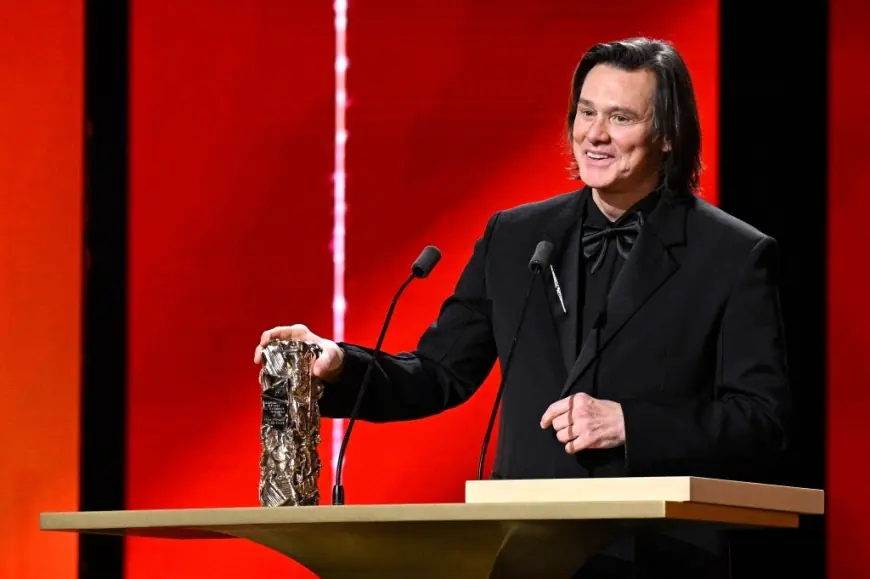 Is Jim Carrey Left Handed? Controversy and Conversation After the 64-Year-Old’s 51st César Awards Appearance