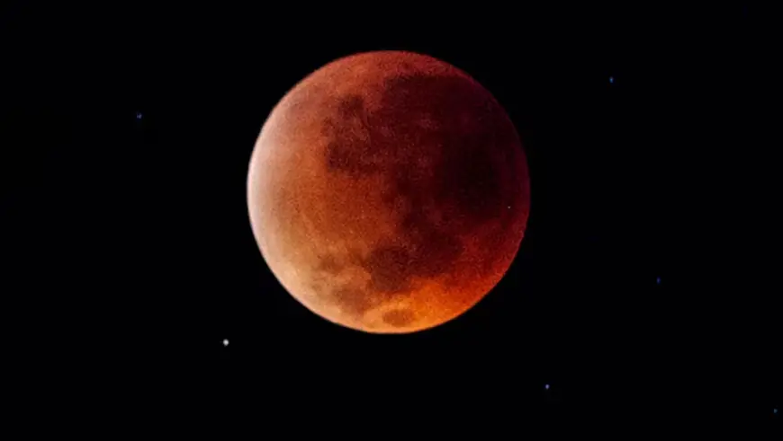 Total Lunar Eclipse Blood Moon Hits March 3, 2026 as Full Moon Peaks Hours Later