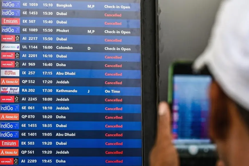 Voo disruptions escalate after Middle East bombings shut Gulf airspace