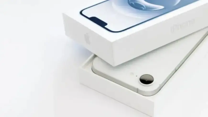 Apple Holds Steady on Prices Amid Global RAM Shortage