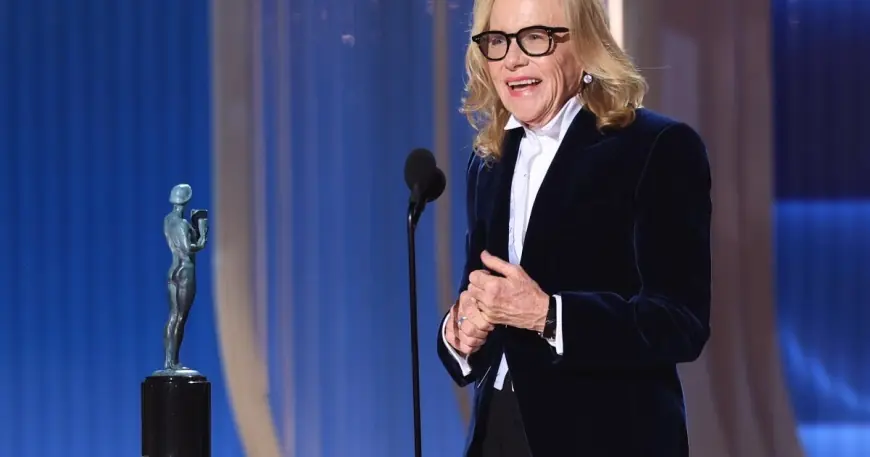 Amy Madigan Wins Actor Award, Dedicates Honor to 'Union People'