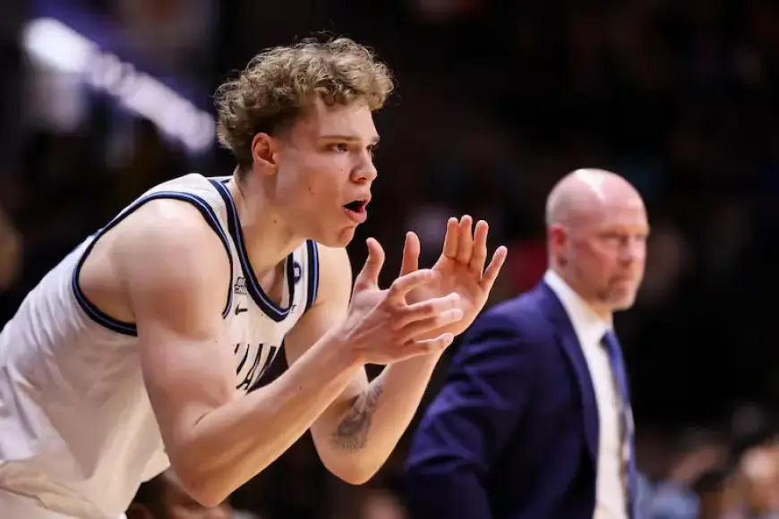 Villanova Forward Matt Hodge Faces Season-Ending Knee Injury
