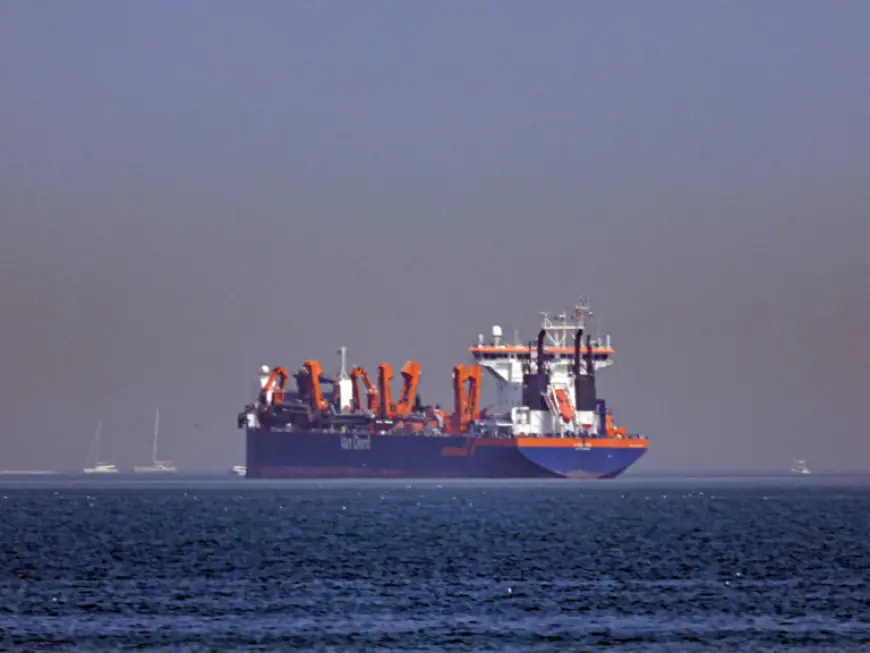 Hormuz Strait Closure Sparks Concerns Over Surging Oil Prices