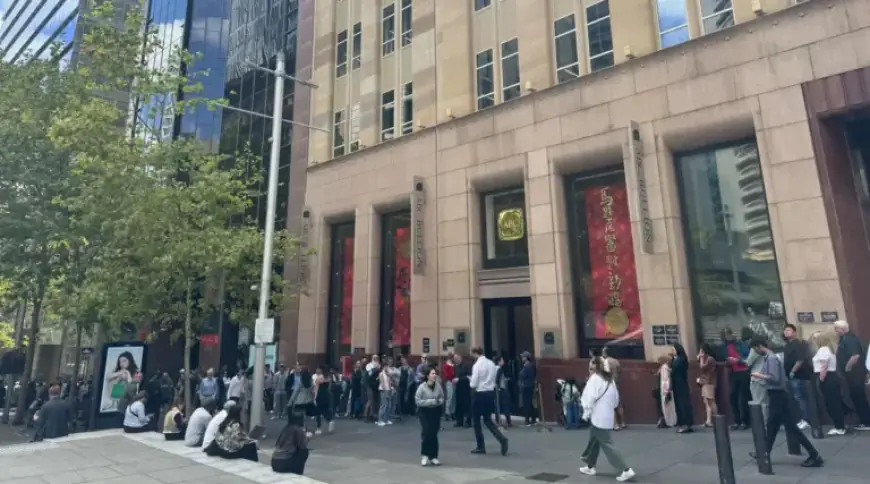 Gold and Silver Surge Amid Escalating US-Iran Conflict