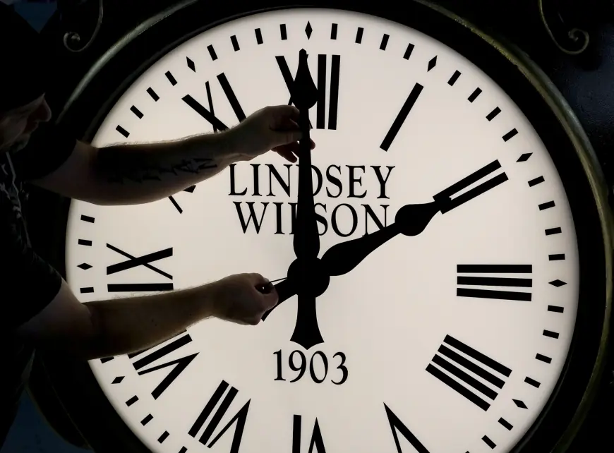 Daylight Saving Time Starts This Weekend; Health Risks and Practical Steps to Prepare