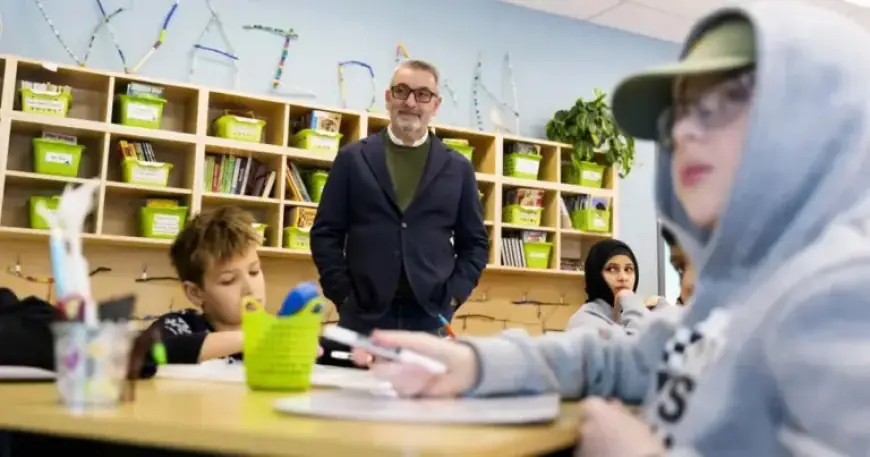 Ontario Education Minister Urges Return to Paper Report Cards