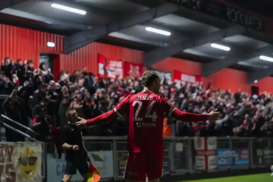 Worthing FC Triumphs 2-0 Over Chesham United