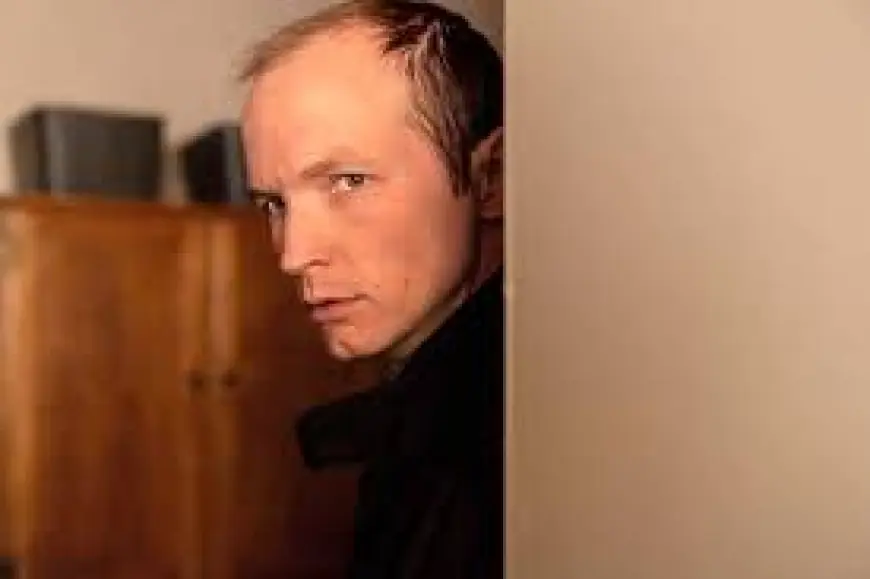 Jefferson White among guest stars as Melissa Roxburgh’s Rebecca introduces the Selfie Slayer