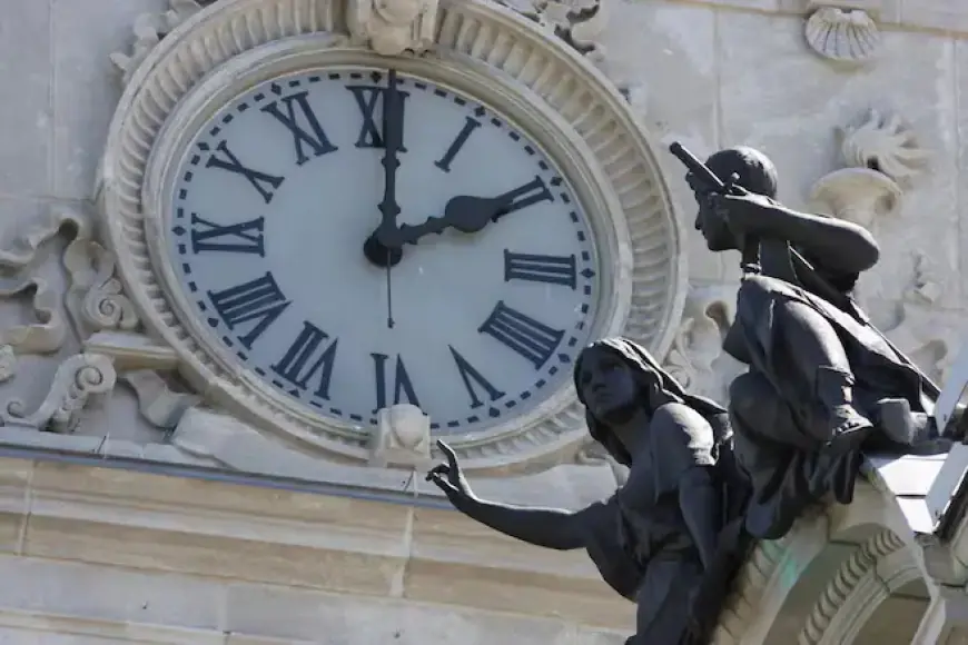 Who Benefits from the Daylight Saving Time Change?