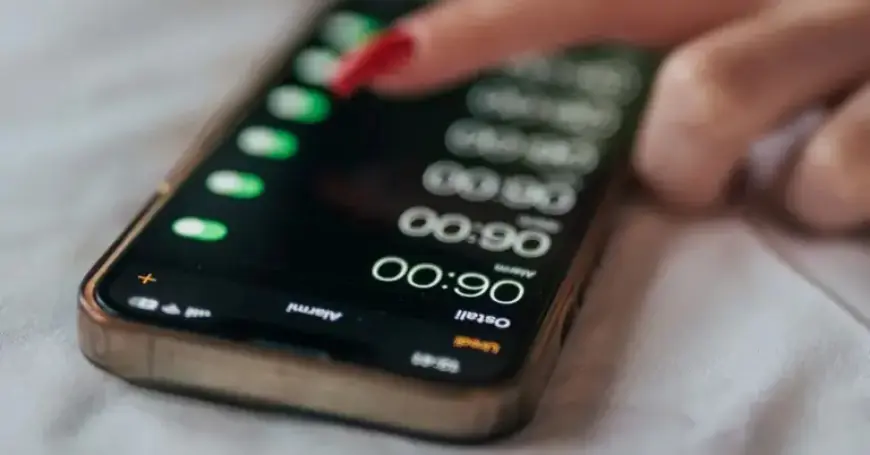 Daylight Saving Ends: Millions of Australians Gain Extra Hour of Sleep Next Month