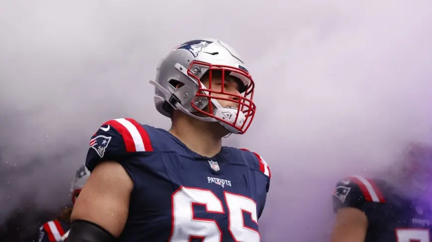 Patriots trade center Garret Bradbury to Bears in pre-free agency move