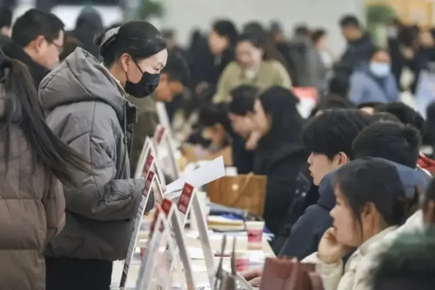 China Adopts AI to Tackle Jobseeker Surge Exceeding Belgium’s Population