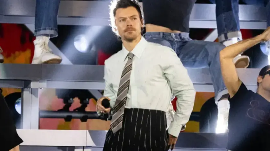 Harry Styles: Embraces Disco, Celebrates with Constant Kisses – Key Takeaways