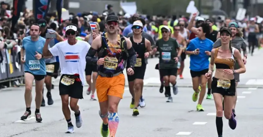 Los Angeles Marathon Awards Finisher Medals After 18 Miles
