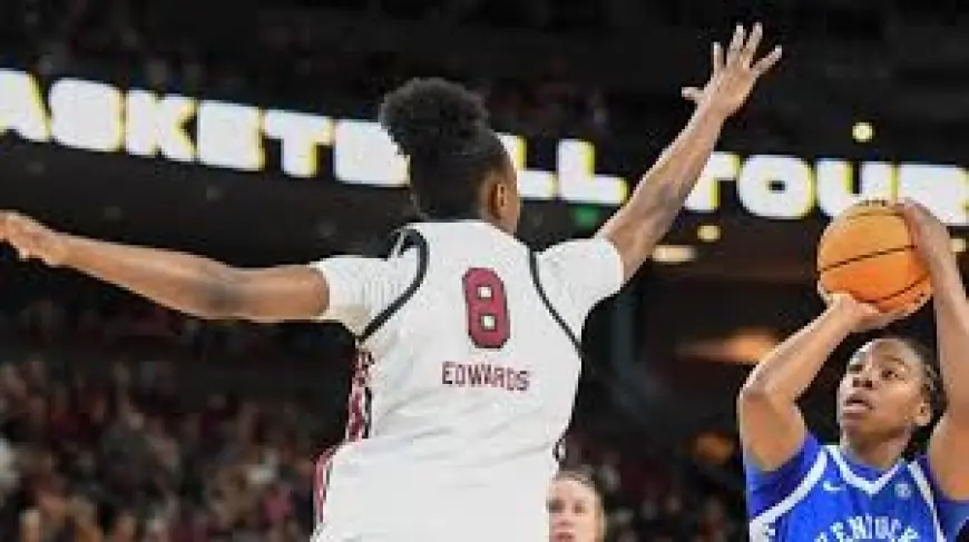 Joyce Edwards Helps South Carolina Cool Off Clara Strack in 87-64 Win Over Kentucky