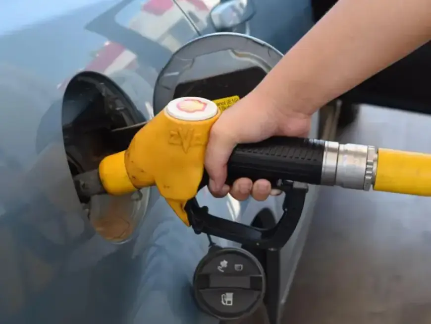 Panic Buying Amid War Forces Fuel Rationing by Wholesalers