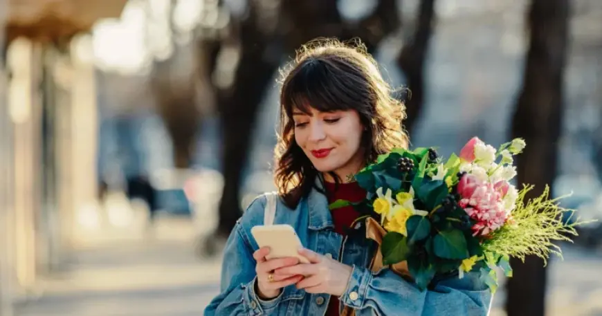 Shoppers Pack Markets as 8 Martie Ziua Femeii Prompts Gift Hunt