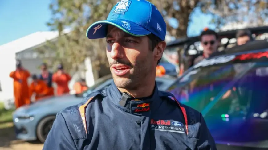 Supercars Fans See Daniel Ricciardo Join Ford–Red Bull Crossover at Albert Park