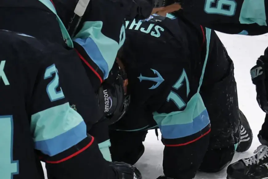 Jaden Schwartz Leaves Game After Taking Skate to Face vs. Senators