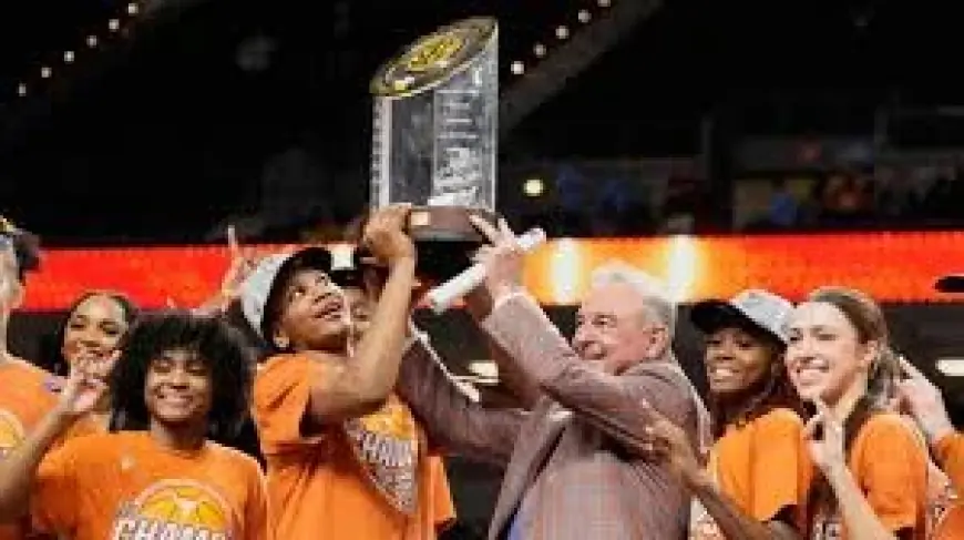 College Basketball: Texas takes SEC tournament title from South Carolina