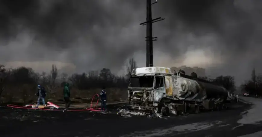 Oil Prices Soar, Asian Stocks Plunge Amid Middle East Conflict