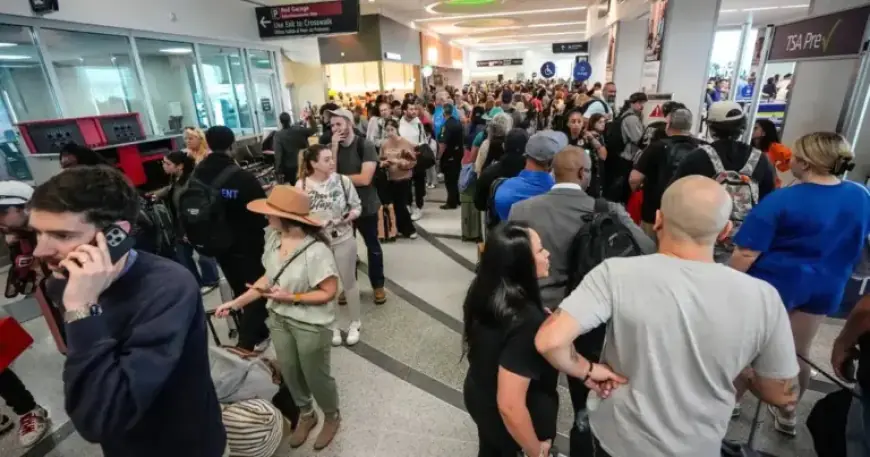 DHS Funding Cuts Cause Long TSA Lines at Houston, New Orleans Airports