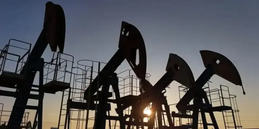 Oil Prices Hit $100 Amid US Energy Secretary’s Iran War Outlook