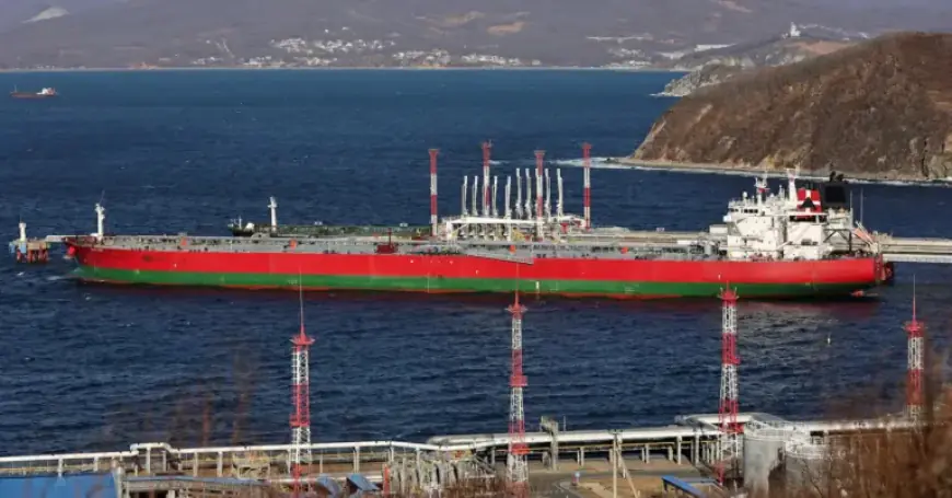 US Energy Chief Justifies Russian Oil Sanction Waiver Amid Rising Gas Prices