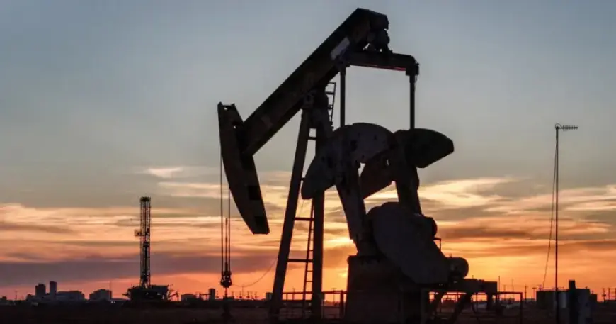 Global Oil Price Surge Alarms Markets, Igniting Inflation Concerns