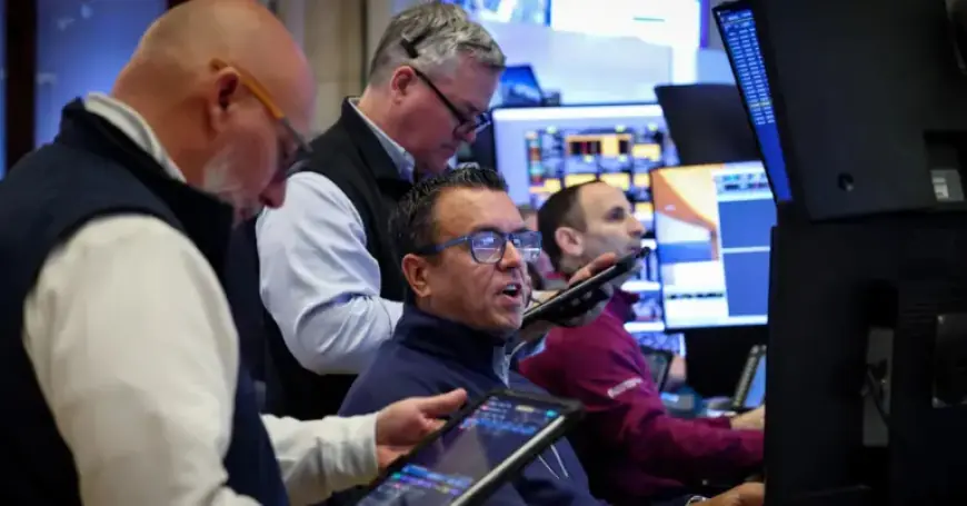 Wall Street Declines on Rising Oil Prices; Tech Stocks Surge