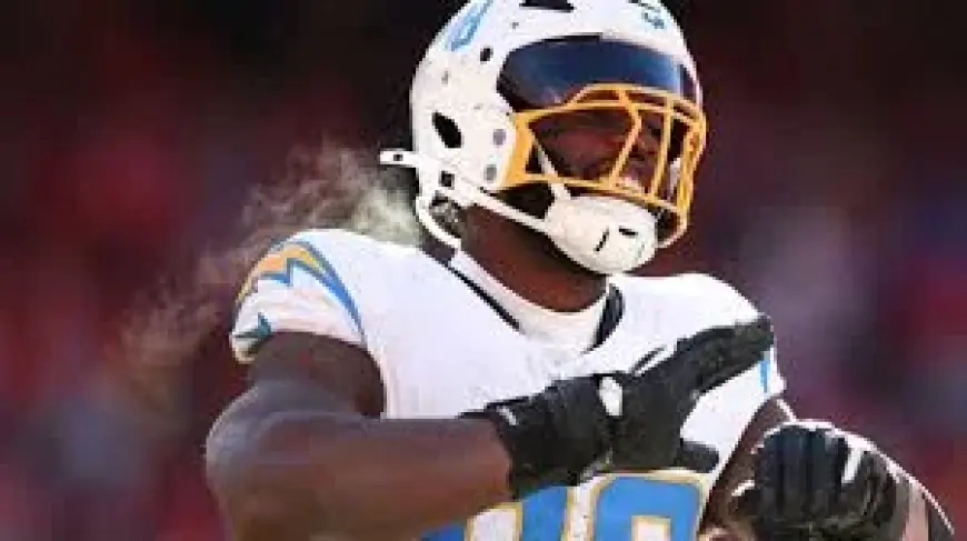 Odafe Oweh vs. Jaelan Phillips: what two 9-figure deals reveal