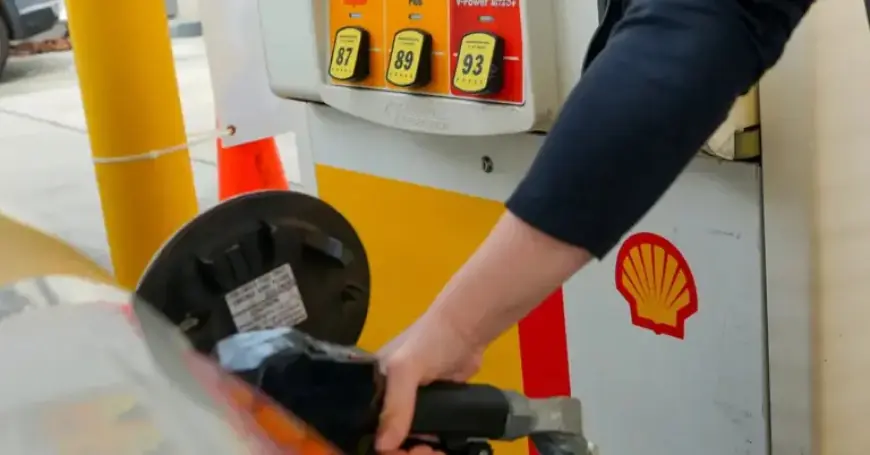 Democrats Target $100 Oil Surge, While Trump Minimizes Impact