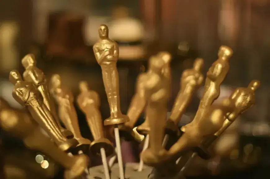 Compare Your Oscar Predictions with Expert Picks
