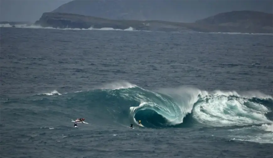 Big Wave Surfing: When The Right Turns On, Things Can Go Very Wrong