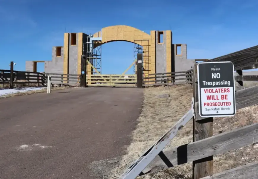 US Investigators Search Epstein’s New Mexico Ranch in Crime Probe